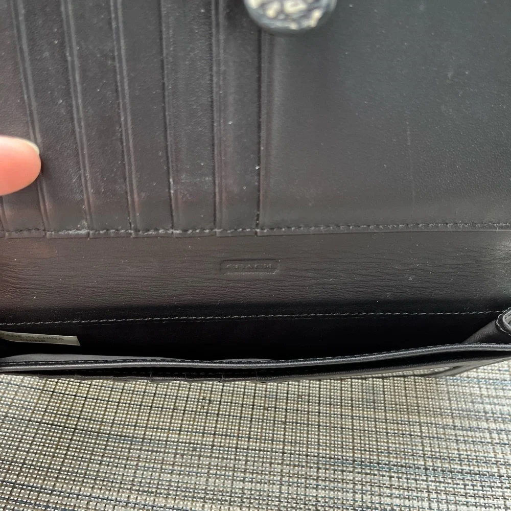 Coach Black & White Leather Wallet​​ - Picture 11 of 11